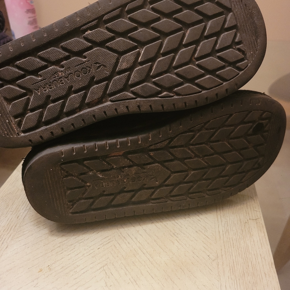 Ugg - Picture 2 of 5